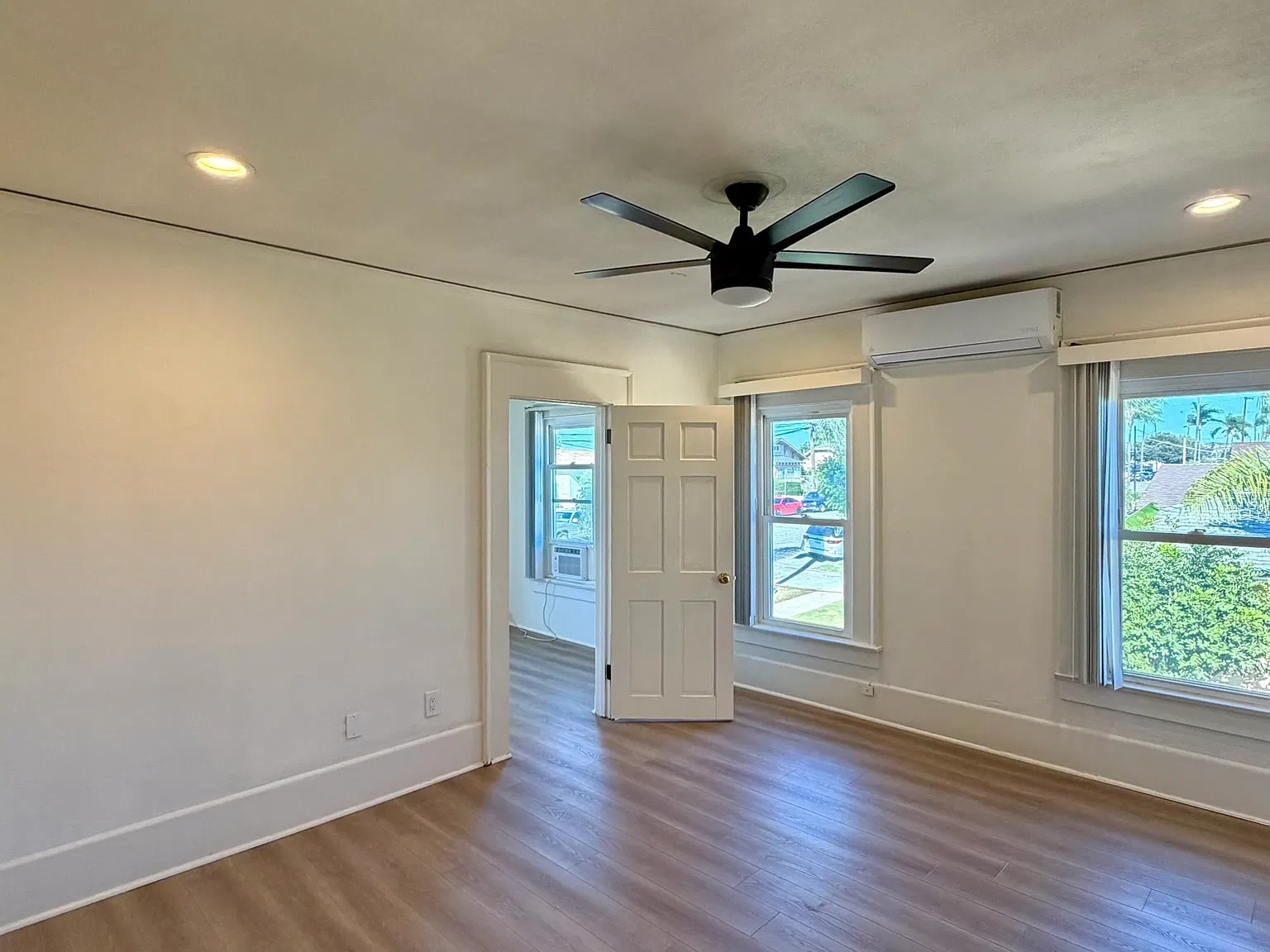 424 E 1st Street Apt 4 - 1 — Photo 3