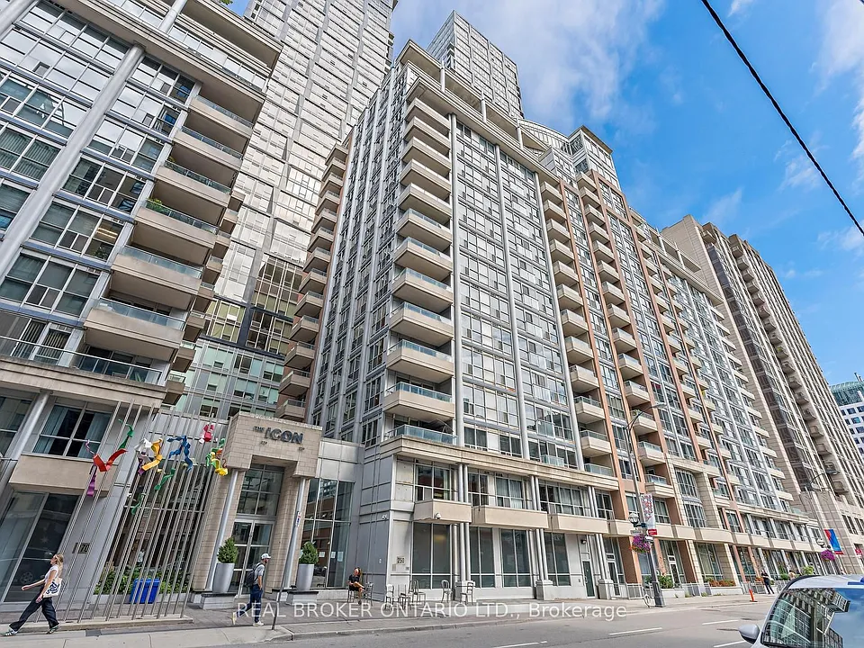 250 Wellington St W #1526