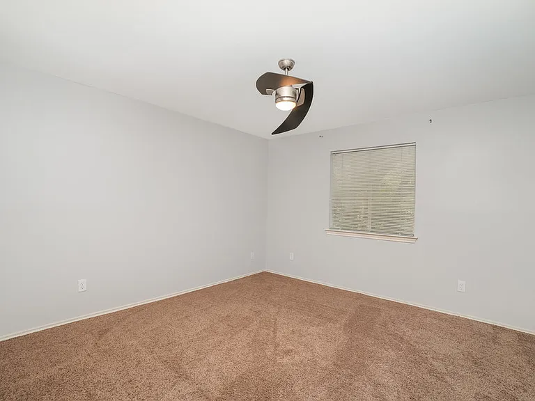 1908 Wood Crest Dr — Photo 4