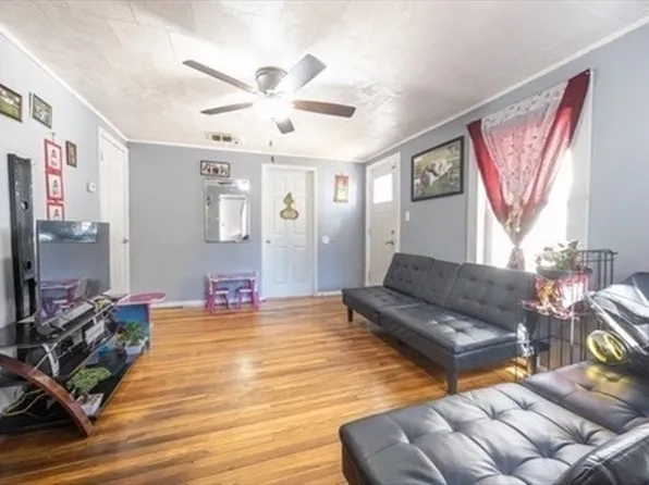 3 Dean St, Southbridge, MA 01550
