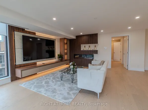 447 Walmer Rd #608, Toronto, ON M5P 2X9