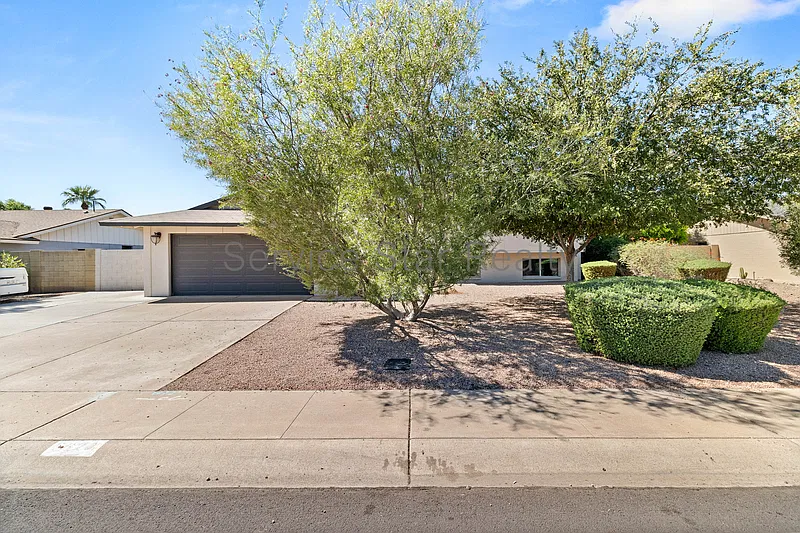4 bed, 3.5 bath, 2343 sqft, $3,999 — Photo 2