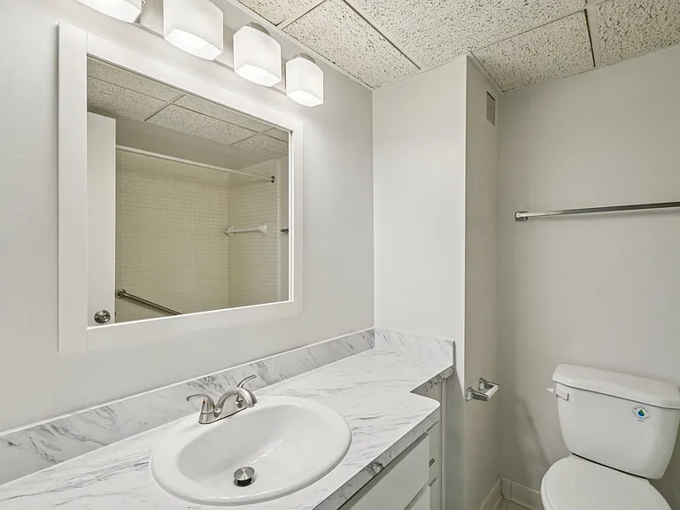 Claymoor Luxury Apartments — Photo 24