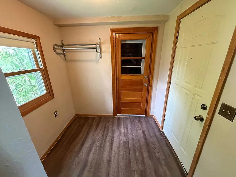 704 Gilbert St — Photo 11