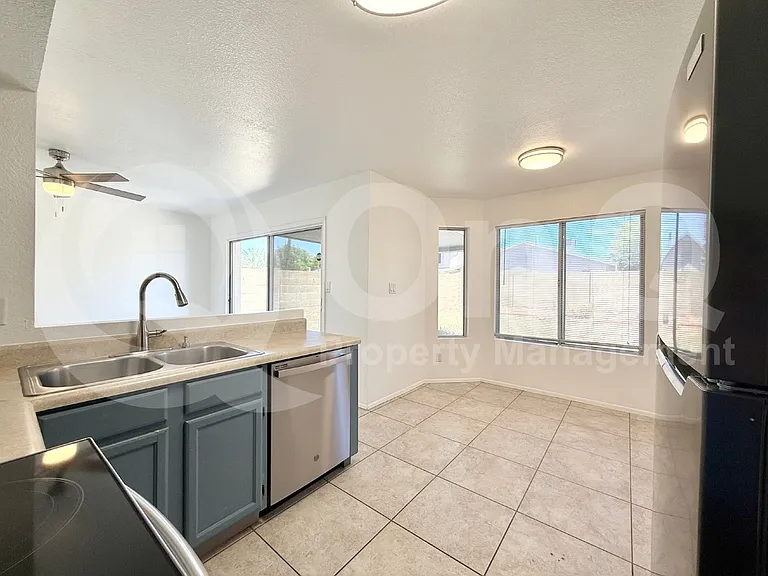 3806 W Cielo Grande — Photo 2