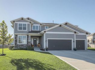 5221 Meadowsweet Ln, Shawnee, KS 66226