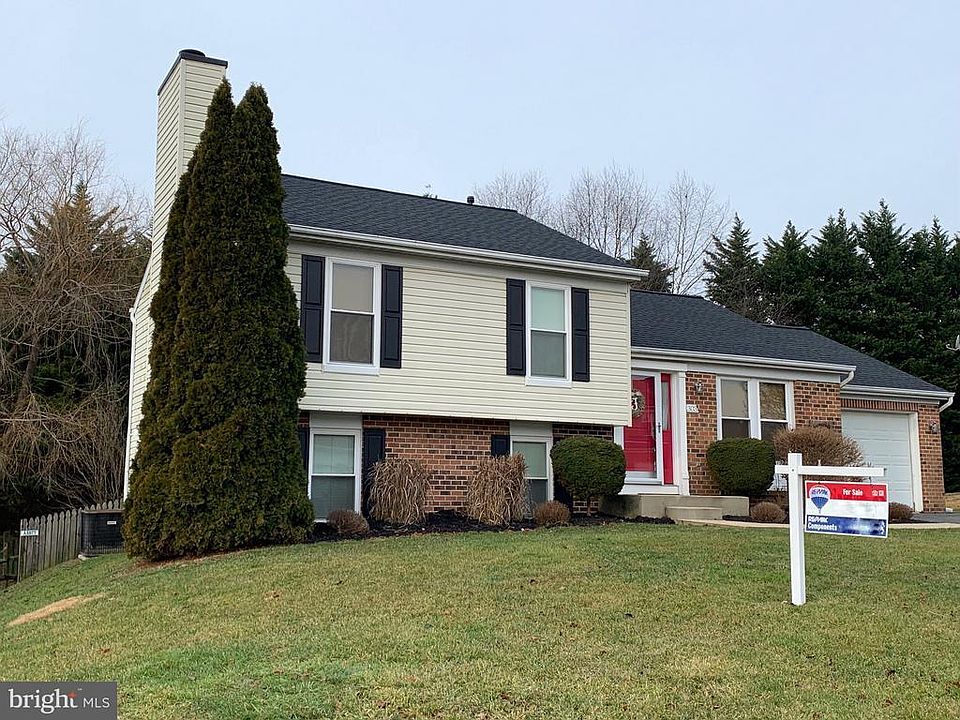 1st image of 303 Barrows Ct