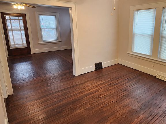 4th image of 132 Crescent Dr Unit 1
