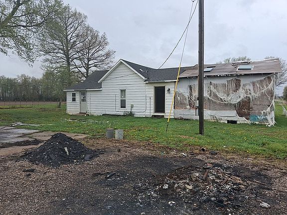 4th image of 1945 E 550th Ave