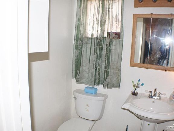 5th image of 307 E Vine Ave