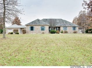 3233 Ravenwood Dr, Godfrey, IL 62035