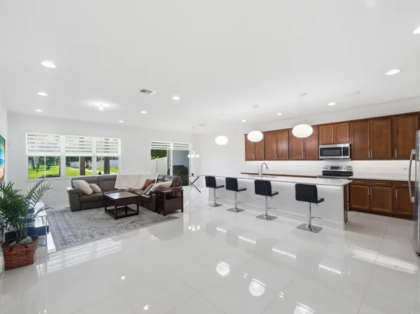 54 Palm Lane, Royal Palm Beach, FL 33411