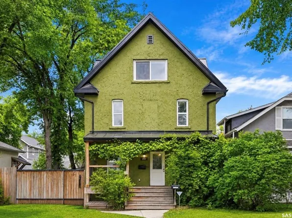 212 25th STREET W, Saskatoon, SK S7L 0C4