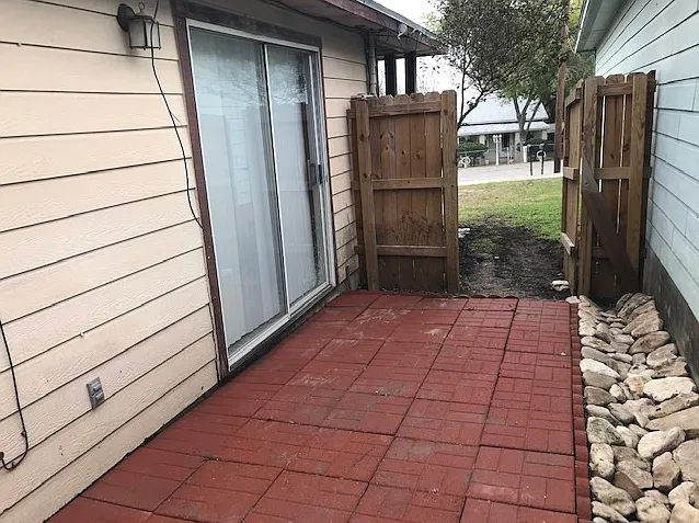 2416 Becker St — Photo 3