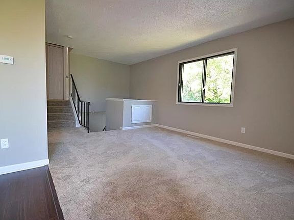 5th image of 15524 Claret Ave W