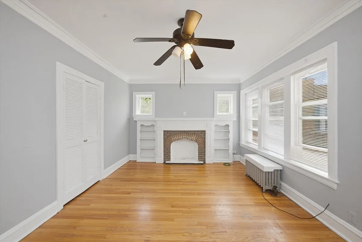 Building Photo - 6343 N Oakley Ave #3E