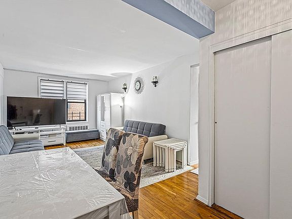 3rd image of 50-21 39th Pl APT 4H