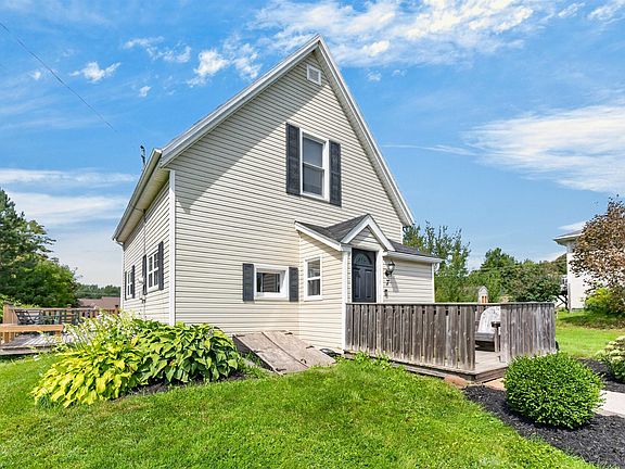 4th image of 7 Macarthur Dr