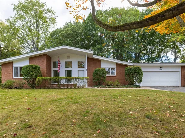 50 Blossom Cir E, Rochester, NY 14610