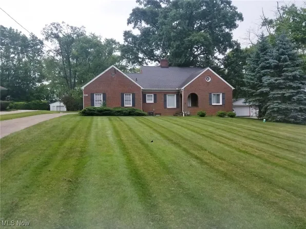 3853 Easton Rd, Barberton, OH 44203
