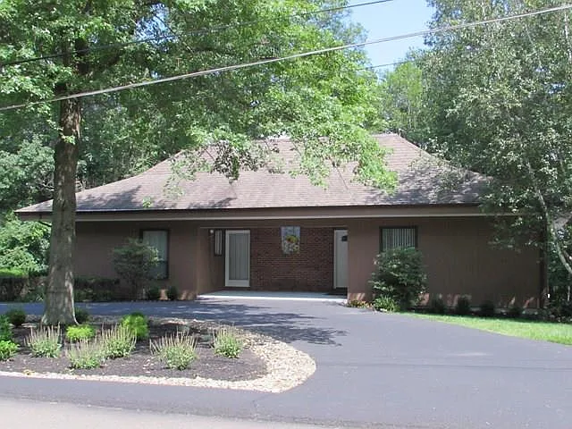 908 Deerfield Rd photo 1