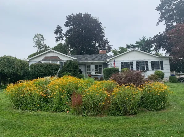 1 Taylor Street, Brookfield, CT 06804