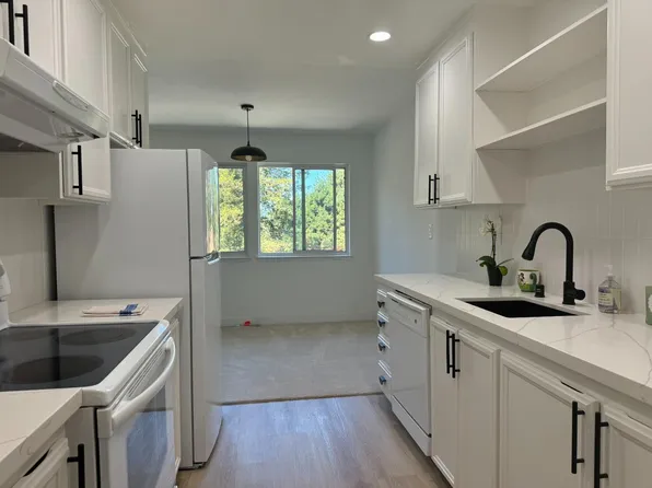 150 W Edith Ave APT 21, Los Altos, CA 94022