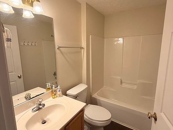 4th image of 1114 S College St APT 6-102