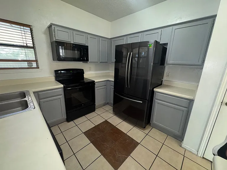 1012 Garden Trl — Photo 16