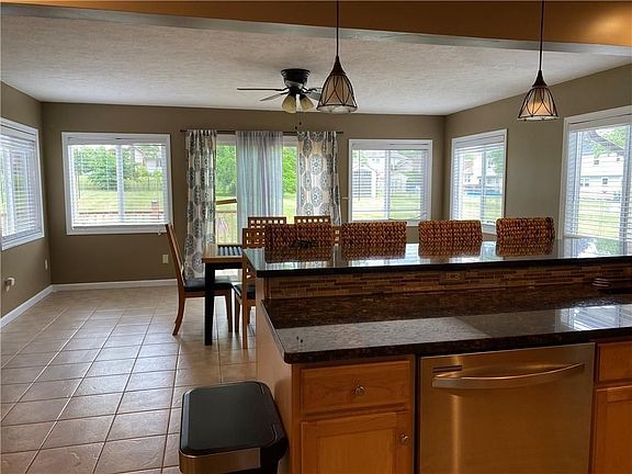 3rd image of 164 Saint James Dr