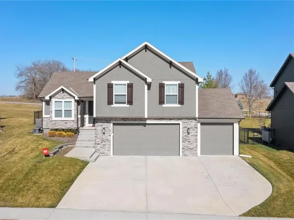 14208 Amanda Ln, Basehor, KS 66007