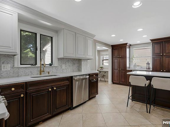 5th image of 20 W Saddle River Rd