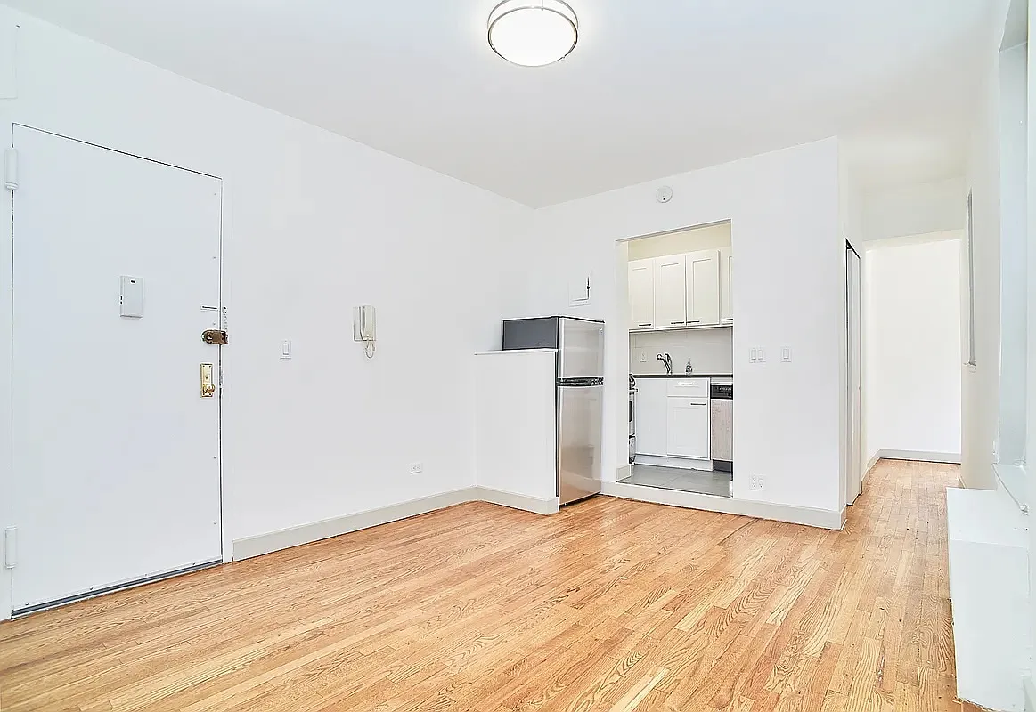 152 East 22nd Street — Photo 1