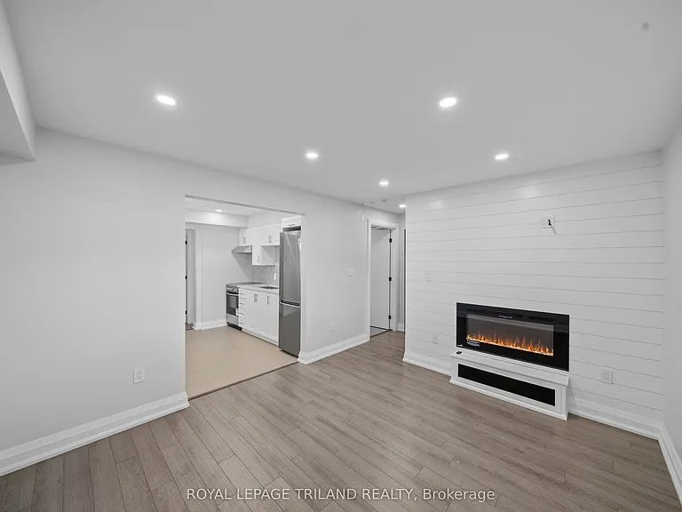 15 Balmoral Ave S #4 — Photo 21