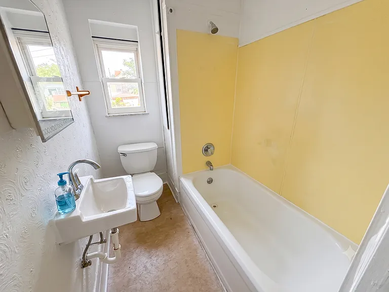 1603 Arlington Avenue — Photo 3