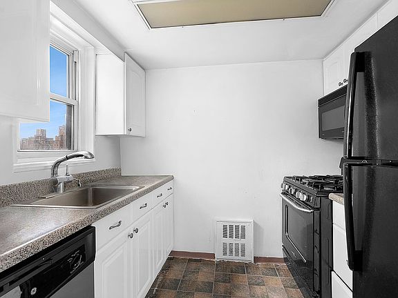 2nd image of 220 E 60th St APT 10D