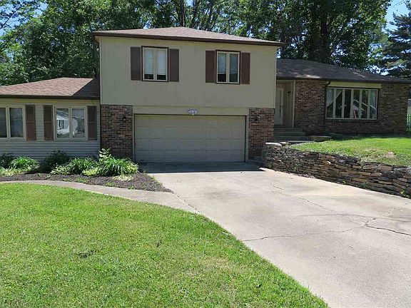 2nd image of 1526 E Clairmont Pl