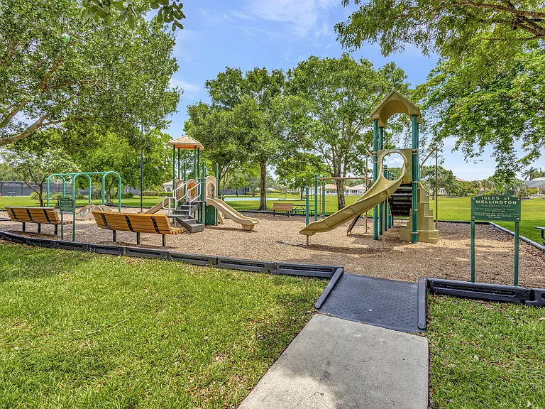 4085 Bahia Isle Cir — Photo 39