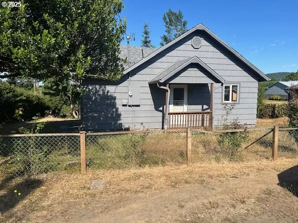 596 E 7th St, Coquille, OR 97423