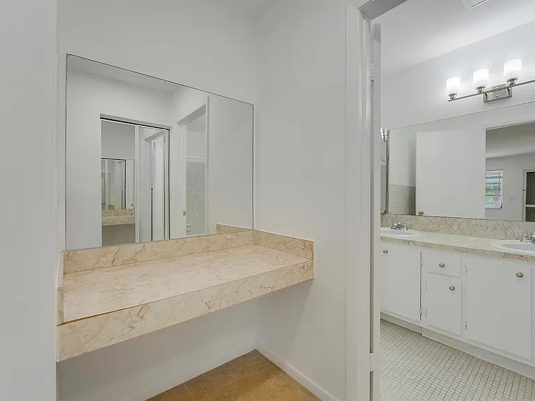 1142 Circle Ter W #C — Photo 17