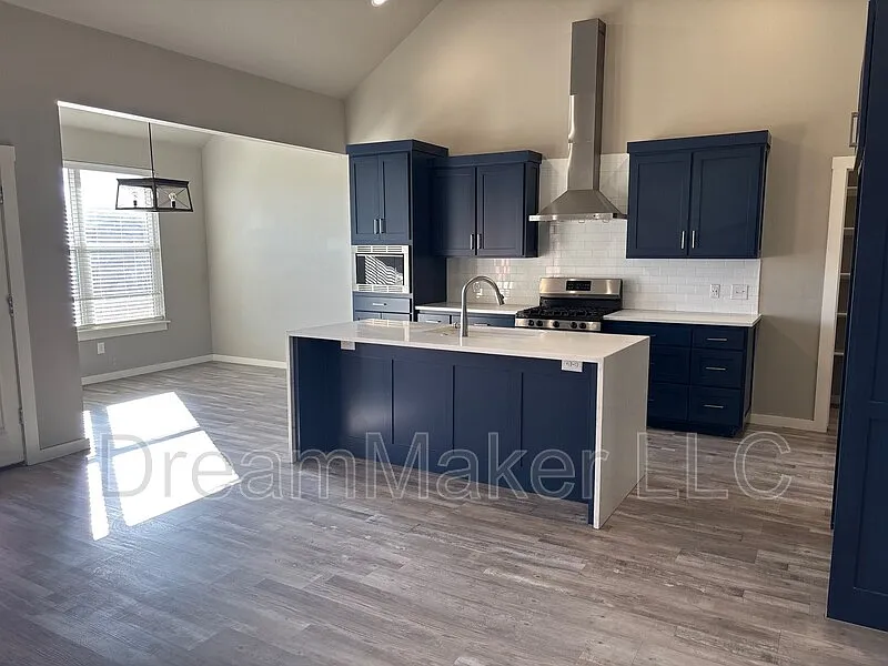4 bed, 2.0 bath, 1846 sqft, $2,250 — Photo 4