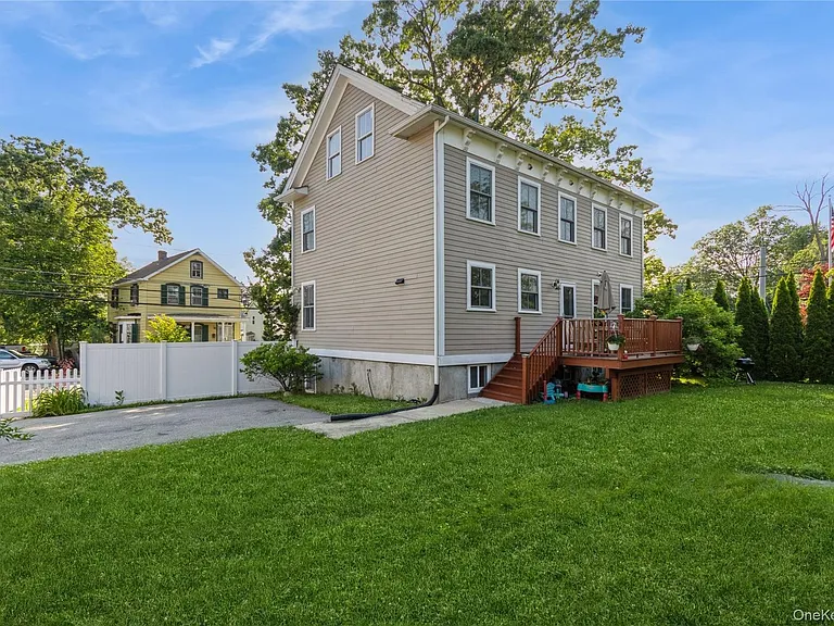 120 Verplanck Ave — Photo 34