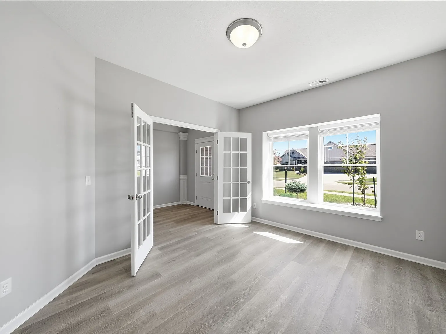 5 bed, 3352 sqft, $2,700 — Photo 3