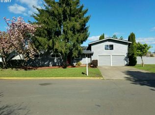 2525 Castle Dr, Springfield, OR 97477