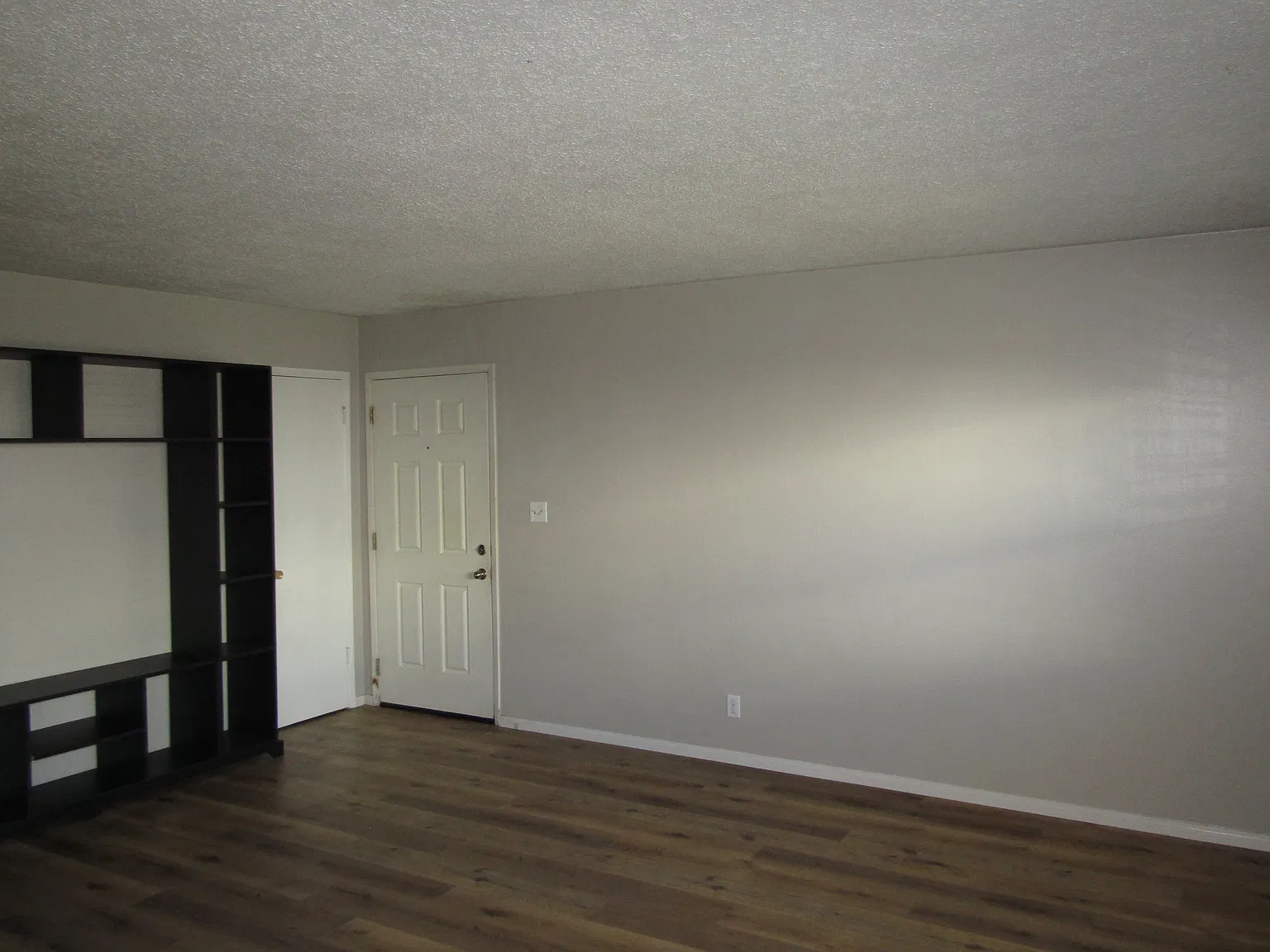 3 bed, 1056 sqft, $2,745 — Photo 4