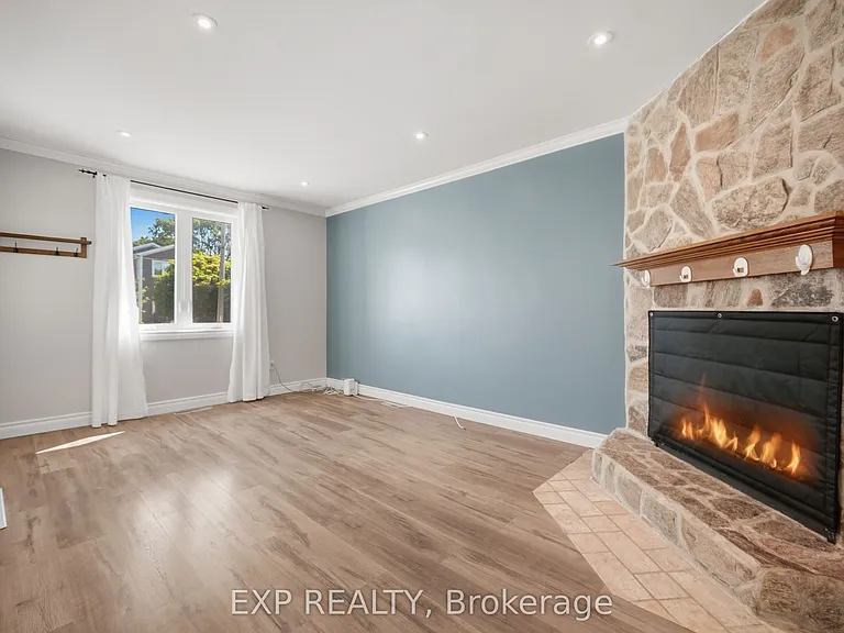1052 Alexandra Ave — Photo 5