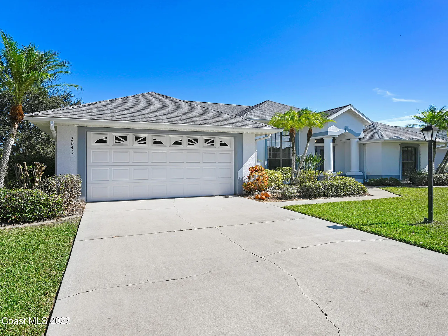 4 bed, 2.0 bath, 2352 sqft, $2,800 — Photo 2