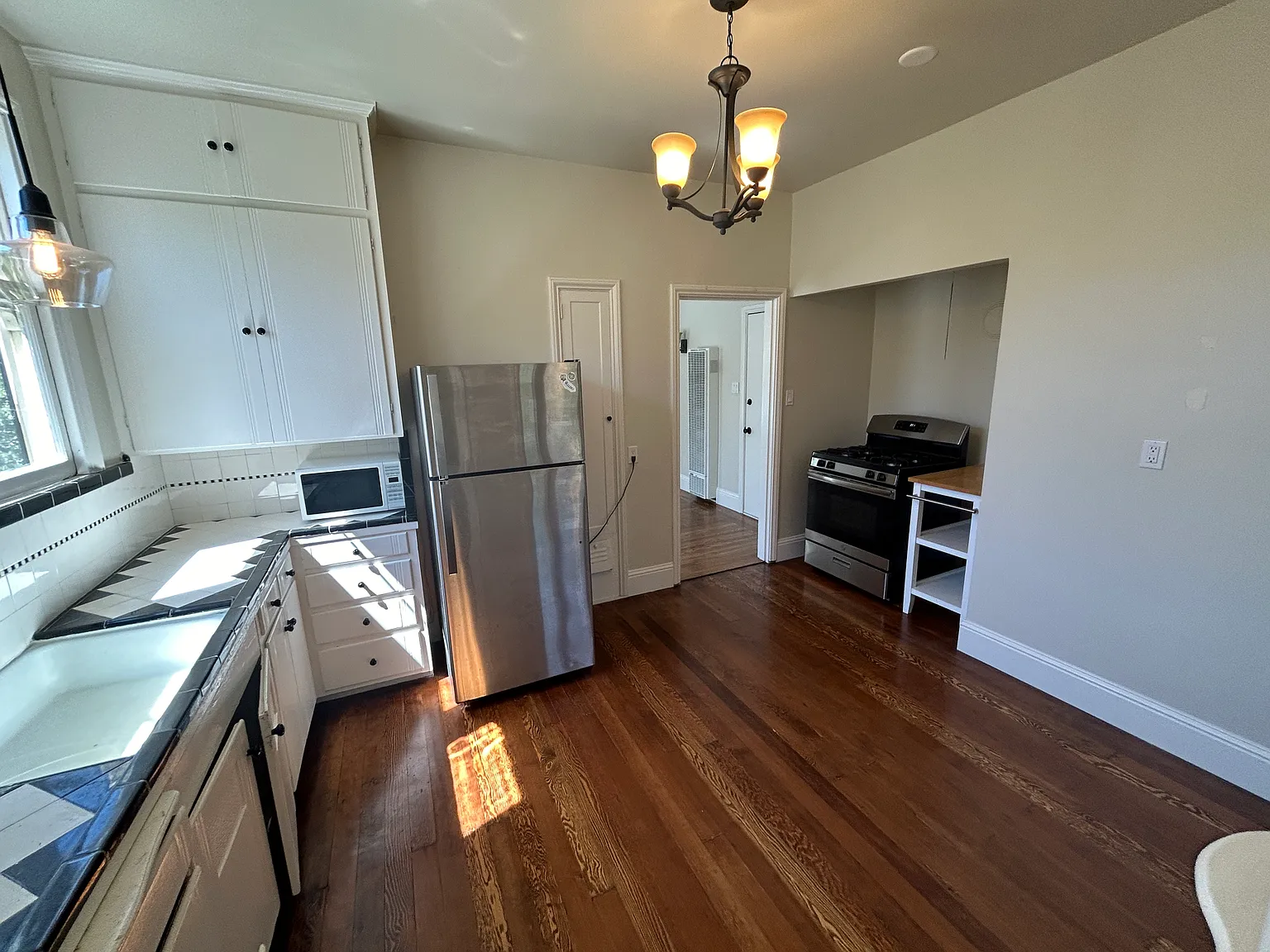 1 bed, 700 sqft, $1,650 — Photo 3