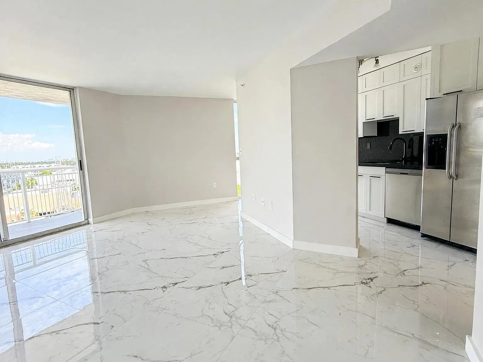 2 bed, 2.0 bath, 1000 sqft, $4,750 — Photo 4