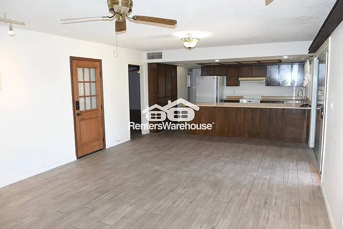 2926 W Northview Ave — Photo 5
